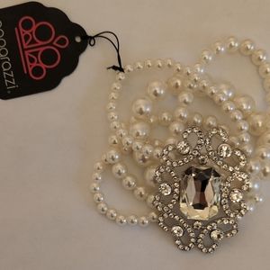 HP Paparazzi pearl cashmere stretch bracelet with a big shiny jewel rhinestones